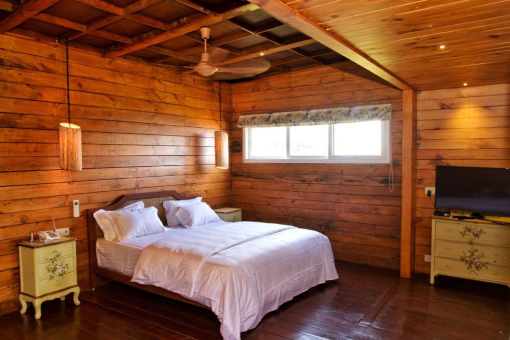 tree house machan forest jungle hill wood stay room accommodation